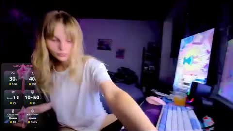 Snapshot of lunacyy chatting on June 28, 2026, 8:15 pm Britney online show from June 28, 2026, 8:15 pm