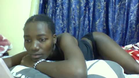 lunah_kitty online show from April 13, 2026, 8:47 pm