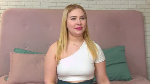 Snapshot of lunahouston chatting on February 7, 2025, 5:40 pm LunaHouston online show from February 7, 2025, 5:40 pm