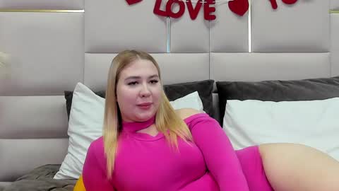 Snapshot of lunahouston chatting on February 23, 2025, 7:07 pm LunaHouston online show from February 23, 2025, 7:07 pm