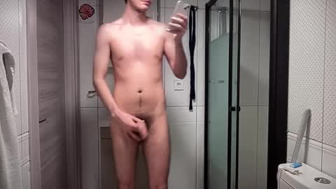 LunaPica online show from December 29, 2024, 3:13 pm