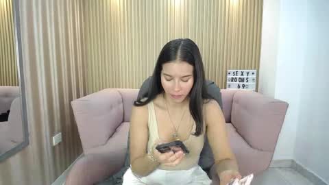 Snapshot of lunamillers_ chatting on April 25, 2026, 3:53 am lunamillers_ online show from April 25, 2026, 3:53 am