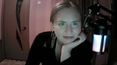 Snapshot of lunamystique_ chatting on October 1, 2025, 6:58 pm lunamystique_ online show from October 1, 2025, 6:58 pm