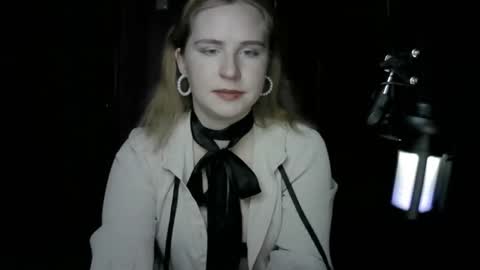 Snapshot of lunamystique_ chatting on October 19, 2025, 7:47 pm lunamystique_ online show from October 19, 2025, 7:47 pm