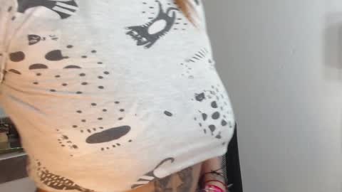 Julieth  online show from January 18, 2025, 11:11 am