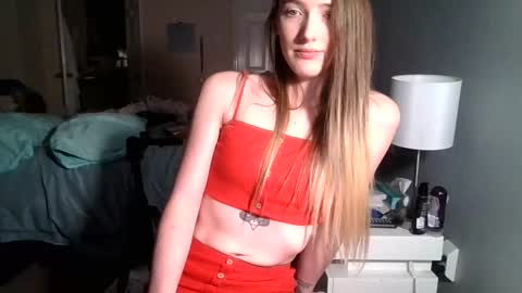 Snapshot of lunapixie2020 chatting on February 26, 2025, 2:04 am lunapixie2020 online show from February 26, 2025, 2:04 am