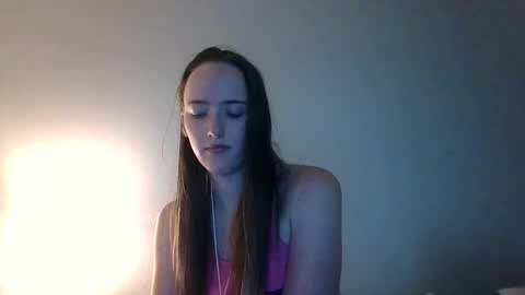 lunapixie2020 online show from April 16, 2026, 9:39 pm