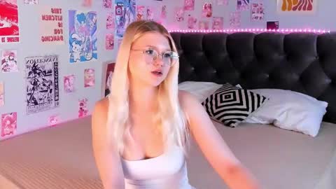 Snapshot of lunariafox chatting on May 24, 2026, 2:44 pm lunariafox online show from May 24, 2026, 2:44 pm