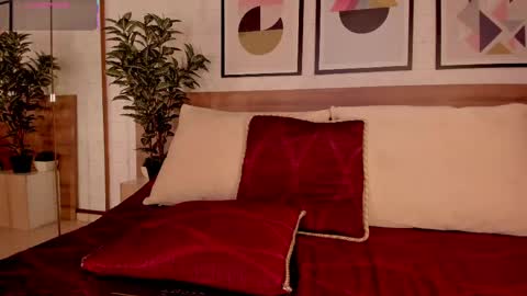 Snapshot of lunaruso chatting on May 13, 2026, 8:38 pm Luna Ruso online show from May 13, 2026, 8:38 pm