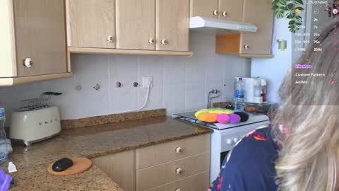  Luna online show from February 4, 2025, 3:36 pm