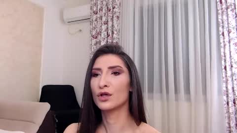 lunastars13 online show from April 18, 2026, 5:39 pm