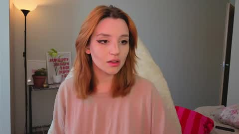 Snapshot of lunatale chatting on May 5, 2026, 9:39 am Kate online show from May 5, 2026, 9:39 am
