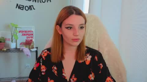 Snapshot of lunatale chatting on May 21, 2026, 10:00 am Kate online show from May 21, 2026, 10:00 am