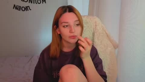 Snapshot of lunatale chatting on May 29, 2026, 10:24 am Kate online show from May 29, 2026, 10:24 am