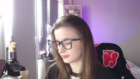 LunaXcherry online show from April 19, 2026, 11:09 am