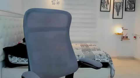 Lunay online show from March 5, 2026, 11:01 pm