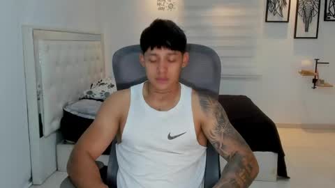 Snapshot of lunay_xtreemboy chatting on May 10, 2026, 12:27 am Lunay online show from May 10, 2026, 12:27 am