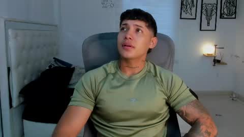 Snapshot of lunay_xtreemboy chatting on June 20, 2026, 1:03 pm Lunay online show from June 20, 2026, 1:03 pm