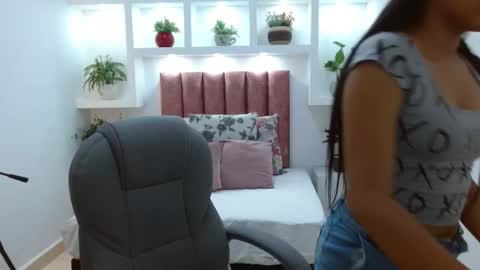 Luni Love online show from March 26, 2026, 7:19 pm