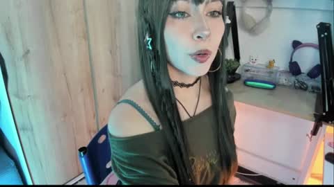 Snapshot of lunivyra chatting on June 12, 2026, 4:17 pm lunivyra online show from June 12, 2026, 4:17 pm
