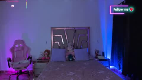 LUNA ROSE online show from March 18, 2026, 3:42 am