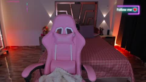 LUNA ROSE online show from April 18, 2026, 7:56 am