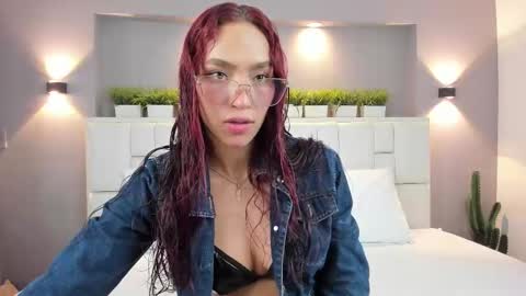 L U N N A online show from October 18, 2025, 3:53 am