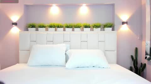 L U N N A online show from December 17, 2025, 4:07 am