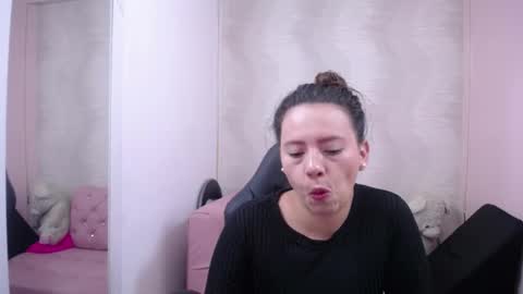 Snapshot of lunnadoll chatting on January 29, 2025, 3:01 am Katty what ever do you want on my pv is for extra tokens minimi 250 tks ty u for understand online show from January 29, 2025, 3:01 am