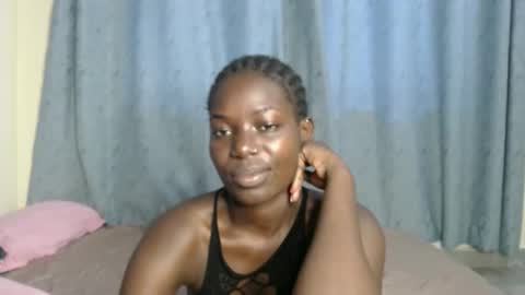 luo_queen online show from October 8, 2025, 11:19 am