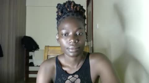 luo_queen online show from May 4, 2026, 8:21 am