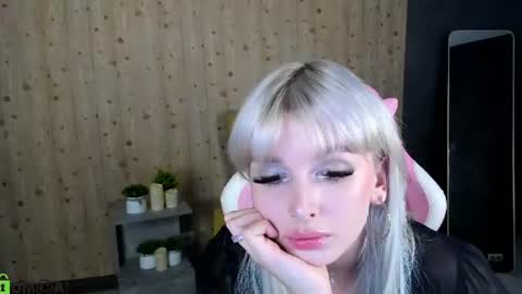 Snapshot of lura_lust chatting on July 20, 2026, 4:27 am Lura-Lust online show from July 20, 2026, 4:27 am