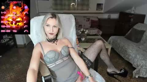 Snapshot of lush_addicted chatting on October 28, 2025, 4:53 pm      online show from October 28, 2025, 4:53 pm
