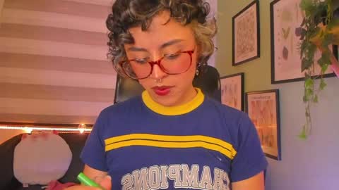 Snapshot of lusiana__ chatting on June 3, 2026, 5:18 pm Luci online show from June 3, 2026, 5:18 pm