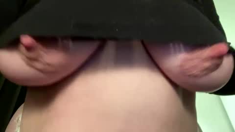 lustytits85 online show from December 18, 2024, 12:18 pm