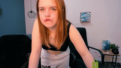 lusy_puff online show from December 7, 2024, 3:19 pm