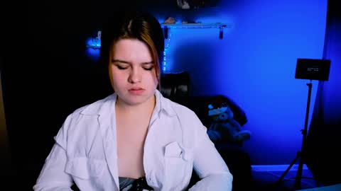 lusy_puff online show from January 15, 2025, 5:37 pm
