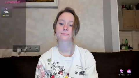 LusyaGreenberg online show from October 27, 2025, 5:39 pm