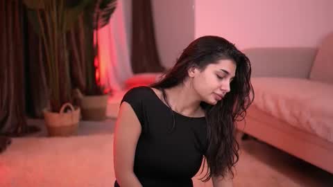 Caprice online show from November 23, 2025, 3:45 pm