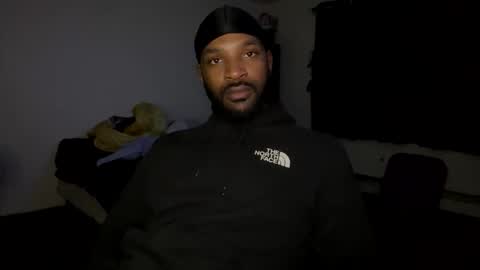 Snapshot of luverboibbc chatting on January 1, 2025, 2:09 am luverboi online show from January 1, 2025, 2:09 am