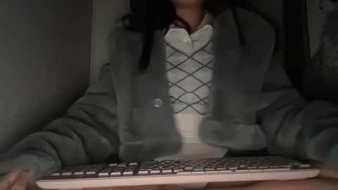 Snapshot of luvie8888 chatting on January 16, 2026, 5:55 am Luviee online show from January 16, 2026, 5:55 am