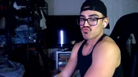 luvrboy77 online show from June 25, 2026, 7:13 am