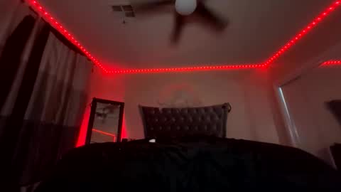 luvvlee online show from October 18, 2025, 8:59 am