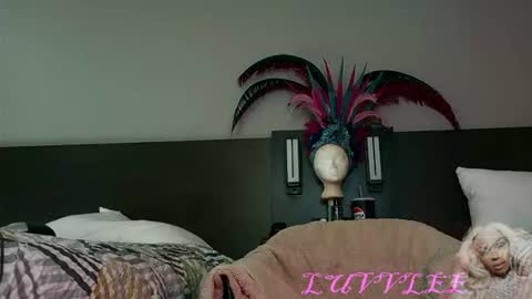 Snapshot of luvvlee chatting on June 21, 2026, 11:18 pm luvvlee online show from June 21, 2026, 11:18 pm