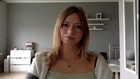 Snapshot of lux_millie chatting on September 22, 2025, 2:41 pm Millie online show from September 22, 2025, 2:41 pm