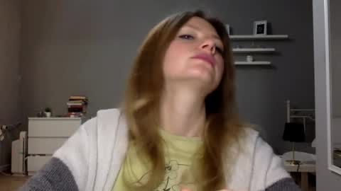 Snapshot of lux_millie chatting on November 25, 2025, 10:10 pm Millie online show from November 25, 2025, 10:10 pm