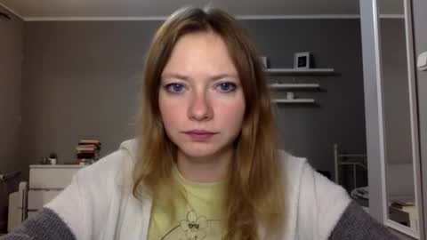 Snapshot of lux_millie chatting on December 1, 2025, 9:53 pm Millie online show from December 1, 2025, 9:53 pm