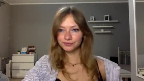 Snapshot of lux_millie chatting on December 20, 2025, 3:41 pm Millie online show from December 20, 2025, 3:41 pm