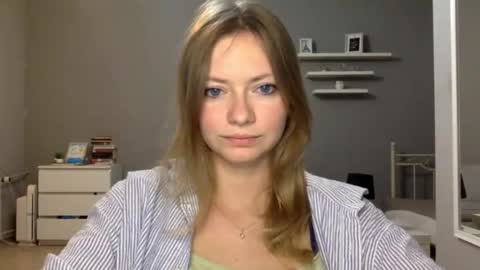 Snapshot of lux_millie chatting on January 6, 2026, 10:01 pm Millie online show from January 6, 2026, 10:01 pm