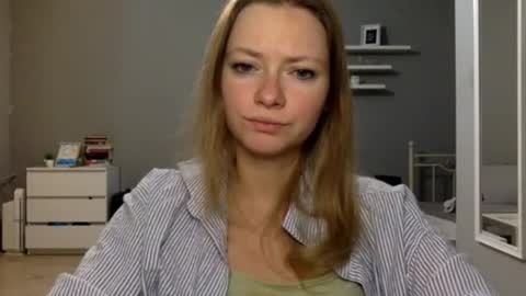 Snapshot of lux_millie chatting on January 7, 2026, 10:34 pm Millie online show from January 7, 2026, 10:34 pm